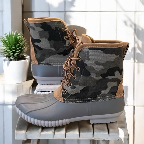 Like New Gray & Brown Duck Boots Size 6 - THEY HAVE A MONOGRAMMED TOUNGUE - Picture 1 of 3